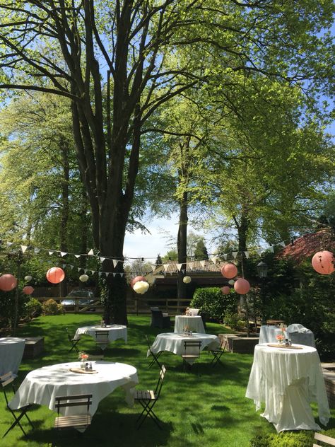 Prom Backyard Decorations, Formal Outdoor Party, Graduation Party Garden, Simple Backyard Party Decorations, Large Backyard Party Setup, Backyard Open House Ideas, Outdoor Welcome Party, Grad Party Activities Fun Games, Lake Graduation Party Ideas