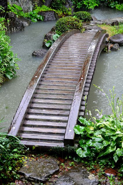 Samurai House Pond Bridge by pokoroto, via Flickr Backyard Bridges, Pond Bridge, Taman Air, Fountains Backyard, Pond Water Features, Japanese Garden Design, Pond Landscaping, Natural Pond, Asian Garden