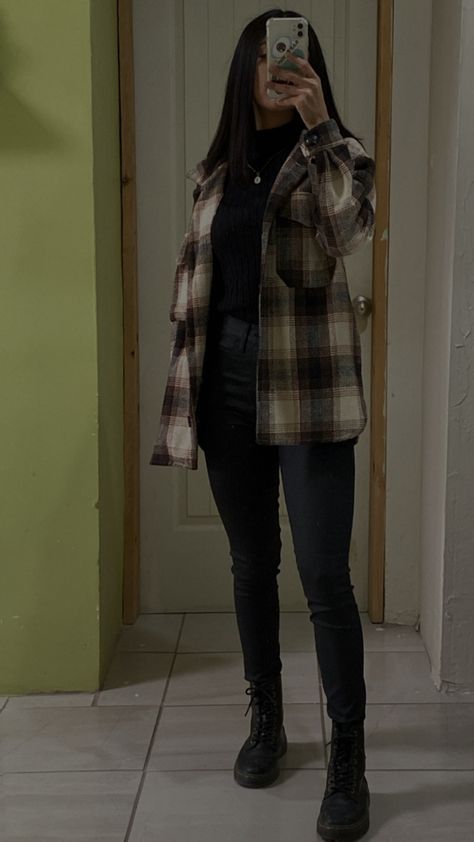 #fallfashion #blackjeansoutfit #fashion #outfitideas Flannel With Turtleneck Outfit, Flannel And Flare Jeans, Flannel With Turtleneck, Turtleneck And Flannel Outfit, Oversized Flannel Outfits Winter, Black Turtleneck Outfit Women, Shirt Over Turtleneck, Flannel Shirt Outfit Women, Flannel Outfit Women