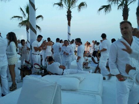 White Party Nikki Beach Marbella 2012! White Party Aesthetic, Nikki Beach Marbella, Saint Tropez Beach, White Parties, Nikki Beach, All White Party, Tropical Resort, Super Rich Kids, Rich Girl Lifestyle