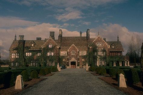 'Haunting of Bly Manor' House Gets Real Zillow Listing Creepy Easter, Manor Aesthetic, The Haunting Of Bly Manor, Haunting Of Bly Manor, Bly Manor, Old Manor, Spooky Fall, Lavender Haze, Netflix Original Series