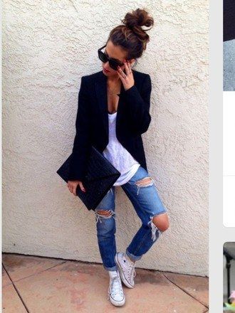 Converse Haute, Casual Bun, Pinterest Women, Girly Casual, Shoes Star, Black And White Converse, Baggy Shirt, Outfits Con Jeans, Styles Hairstyles