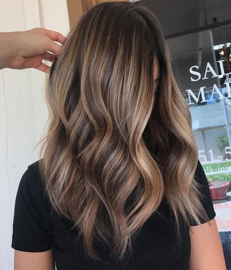 Coffee And Caramel Balayage Hair Mama Hair, Medium Layered Hair, Layered Hairstyles, Brown Hair With Blonde Highlights, Brunette Balayage Hair, Haircut Styles, Brown Hair Balayage, Hair Done, Ombré Hair