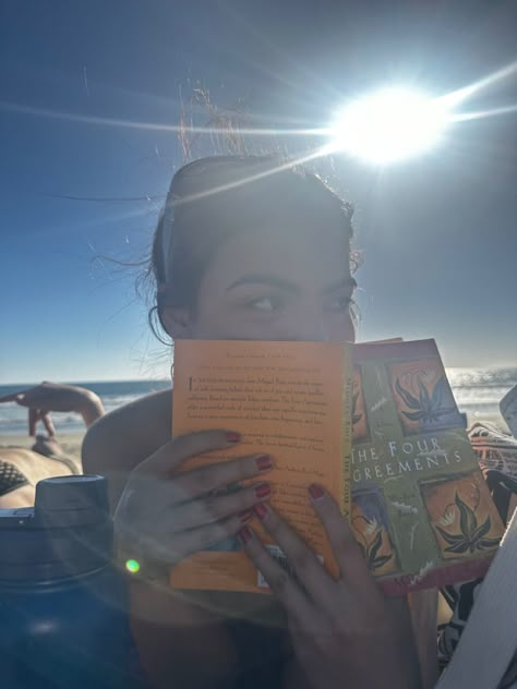 Reading Aesthetic Instagram, Beach Day Aesthetic Photos, Beach Pictures With Book, Beach Reading Pictures, Beach Day Photo Ideas, Beach Book Pictures, Book Beach Aesthetic, Reading On The Beach Aesthetic, Reading At Beach