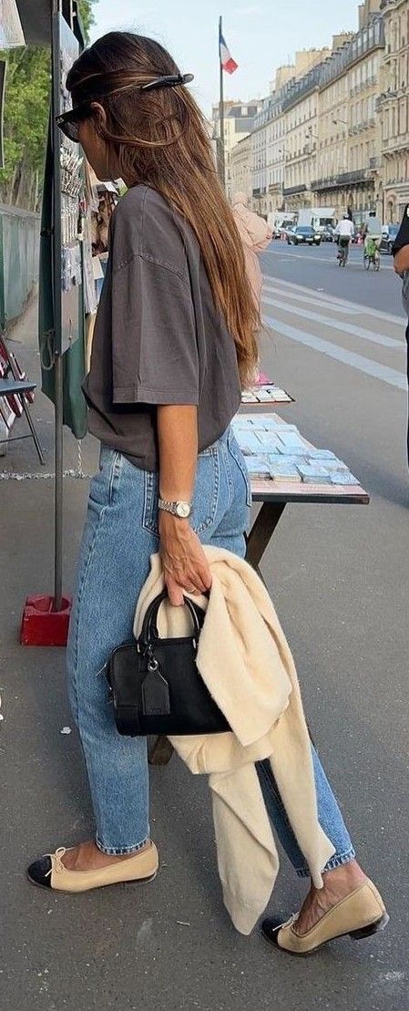 White Sun Hat Outfit, Chic Outfits With Flats, Madewell Vintage Jean Outfit, Cafe Outfit Ideas Summer Casual, Classic Trendy Outfits, Workout Summer Outfits, Mid Rise Straight Jeans Outfit, Dark Jeans Work Outfit, Summer Cool Tone Outfit