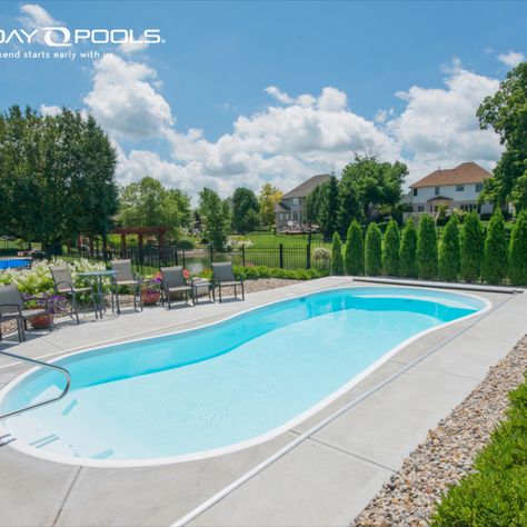 Just what does a WHITE fiberglass pool look like when it's filled with water? Take a peek!

#ThursdayPools #fiberglasspools #white White Fiberglass Pool, Fiberglass Pool Colors, Fiberglass Pool Cost, Thursday Pools, Fibreglass Pool, Latham Pool, Kidney Shaped Pool, Pool Cost, Pool House Designs