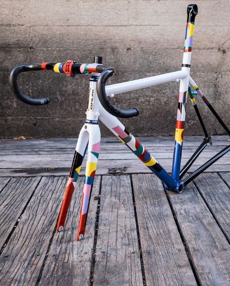 Bicycle Painting Ideas, Custom Painted Bike Frame, Custom Road Bike Paint Jobs, Bike Paint Ideas, Bike Frame Design, Custom Bike Paint, Fixie Frame, Bike Painting, Bicycle Paint Job