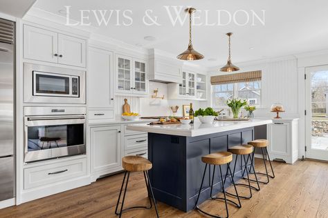 A classic Cape Cod navy and white shaker kitchen Navy And White Kitchen, Cape Cod House Interior, Cape Cod Kitchen, Cape Cod Interior Design, Organized House, Hamptons Kitchen, White Shaker Kitchen, White Kitchen Decor, Cape Cod House