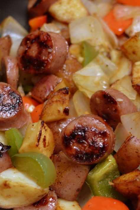 Ring Bologna, Sausage And Potatoes Skillet, Bologna Recipes, Sausage And Potatoes, Small Town Woman, Sausage Dishes, Sausage Potatoes, Family Fresh Meals, Green Pepper