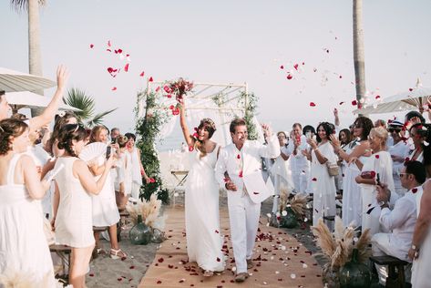 Wedding Attire For Guests, Spanish Beach, White Beach Wedding, Beach Wedding White, Vintage Cupcake, Beach Wedding Attire, Beach Wedding Guests, Thai Wedding, All White Wedding