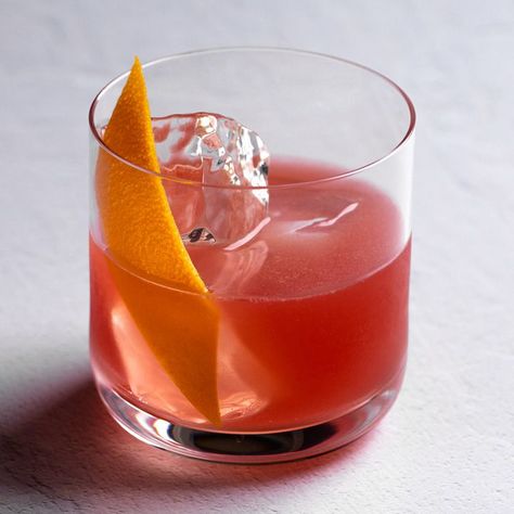 Blood Orange Cocktail, Brandy Old Fashioned, Old Fashion Cocktail Recipe, Vodka Cocktails Recipes, Cocktails To Try, Vodka Drinks, Old Fashioned Recipes, Old Fashioned Cocktail, Vodka Cocktails