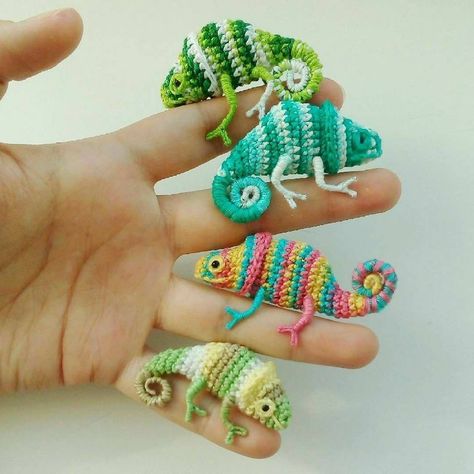 Beginner Haken, Crocheted Animals, Confection Au Crochet, Chameleons, Haken Baby, Crochet Decoration, Crochet Diy, Knitted Toys, Crochet Gifts