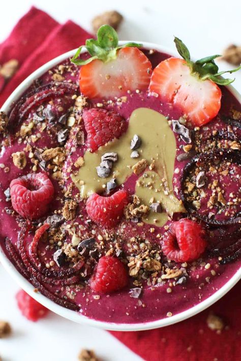 Vegan Red Velvet Smoothie Bowl With Fresh Berries | Peaceful Dumpling Red Velvet Smoothie, Summer Smoothie Bowl, Smoothie Bowl Ideas, Vegan Red Velvet, Gluten Free Brunch, Weird Fruit, Vegan Smoothie Bowl, Smoothies Bowls, Perfect Healthy Breakfast