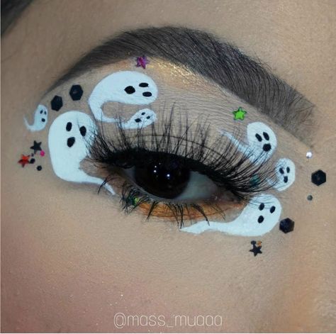 Ghost Inspired Makeup, Halloween Inspired Makeup Eye, Halloween Makeup Looks Eyeshadow, Ghost Eyeliner Halloween, Ghost Eyeshadow Look, Ghost Makeup Look, Ghost Eyeshadow, Ghost Eye Makeup, Cute Ghost Makeup