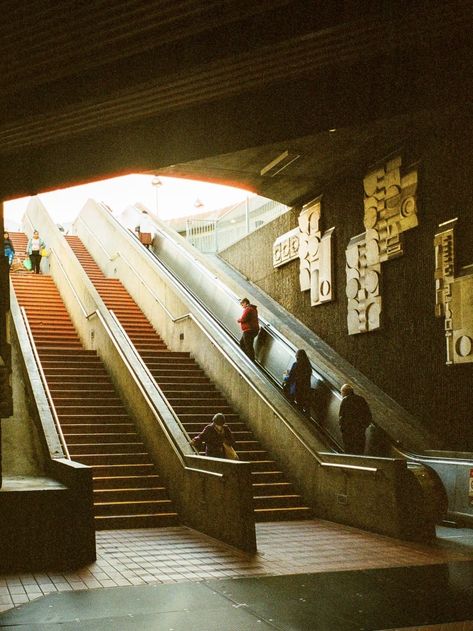 Leica M6, Portra 800, Moody Photography, 35mm Photography, Retro Photography, Cinematic Photography, City Photography, Documentary Photography, Urban Photography