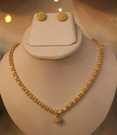 Simple gold jewellery Gold Jewelry Simple Necklace Short, Gold Set Simple Design, Simple Necklace Gold Indian Latest, Simple Indian Gold Necklace, Gold Jewellery Design Necklaces Simple, Magalasutra Designs Gold Simple, Gold Necklace Set Simple, Simple Gold Necklace Designs, Small Gold Necklace