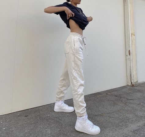 Af1 Mid Outfit Women, Af1 Mid Outfit, Outfits With Air Forces, Af1 Mid, Nike Fashion, Womens Casual Outfits, Outfits Aesthetic, Black Nikes, Casual Women