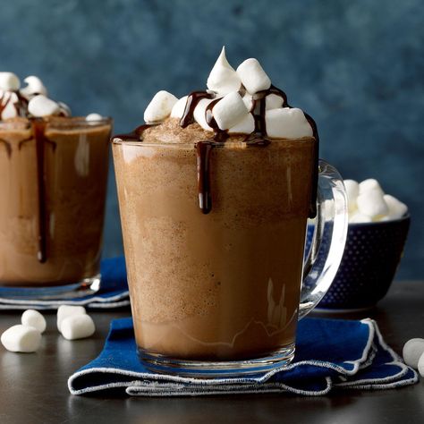 Frozen Hot Chocolate Frozen Hot Cocoa, Frozen Hot Chocolate Recipe, Xmas Drinks, Chocolate Garnishes, Frozen Hot Chocolate, White Hot Chocolate, Baking Desserts, Baking Cocoa, Mexican Hot Chocolate