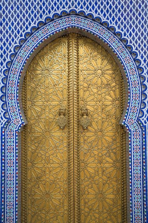 Royal palace in fez, morocco | Premium Photo #Freepik #photo #wall #arabic #door #decoration Golden Door, The Doors Of Perception, Frida Art, Cool Doors, Moroccan Design, Old Doors, Unique Doors, Beautiful Doors, Islamic Architecture