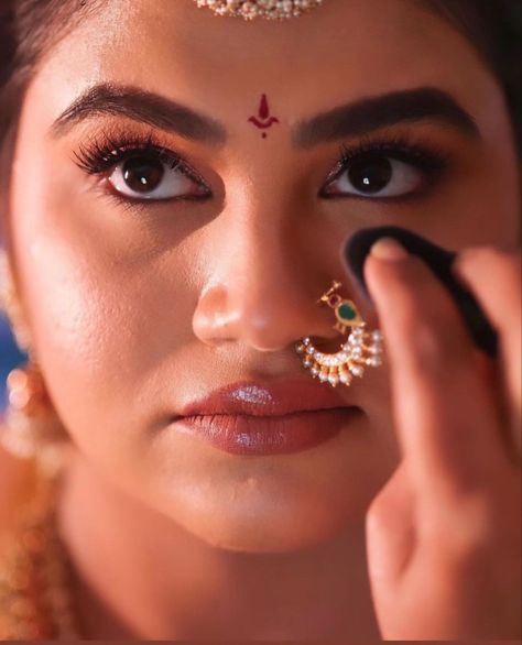 Telugu Bride Makeup, Pottu Designs, Makeup With Orange Dress, Tika Design, Indian Eye Makeup, Bindi Designs, Telugu Bride, 90s Bollywood Fashion, Yellow Eye Makeup