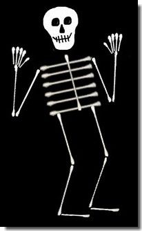 Q-tip Skeleton! Easy fun craft for the kiddos ;) Axial Skeleton, October Crafts, Halloween Arts And Crafts, Adornos Halloween, Classical Conversations, Cycle 3, Fall Crafts For Kids, Halloween Diy Crafts, Halloween Craft