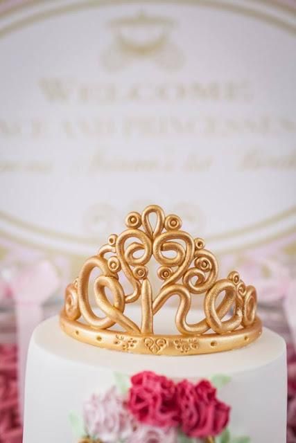 Beautiful Princess Themed 1st Birthday by Oh Feri - Party and Event Styling Fondant Tiara, Tiara Tutorial, Fondant Crown, Tiara Cake Topper, Princess Crown Cake, Golden Tiara, Gold Fondant, Sweetie Cake, Tiara Cake