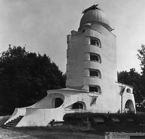 Erich Mendelsohn, Einstein Tower in Potsdam (built 1920-21)    Built in a science park in Potsdam, it contains a telescope and laboratory and was intended to test Einstein’s theories. The building sought to harmonize with nature and the built environment, and to evoke the quest for spiritual and scientific truth... Upon seeing Einstein Tower for the first time, Einstein himself apparently uttered one word: “Organic!” Einstein Tower, Erich Mendelsohn, 1920s Architecture, Berlin Architecture, Potsdam Germany, Science Park, Water Towers, Art Movements, Group Project