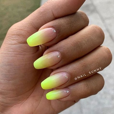 Ombre Nails Diy, Yellow Ombre Nails, Ombre Nails Tutorial, Nails 23, How To Do Ombre, Bright Red Nails, Yellow Nail Art, Nails Tutorial, Nails Yellow