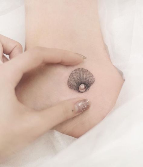 Pearl Tattoo, Shell Tattoo, Small Star Tattoos, Small Moon Tattoos, Seashell Tattoos, Shell Tattoos, Small Girly Tattoos, Unusual Tattoo, Small Rose Tattoo