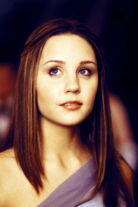 What a girl wants the amazing Amanda Bynes as Daphne Reynolds Amanda Bynes What A Girl Wants, Daphne Reynolds, Amanda Bynes 2000s, Christina Cole, Wanted Movie, Aj Cook, 00s Style, Kelly Preston, Hottest Women