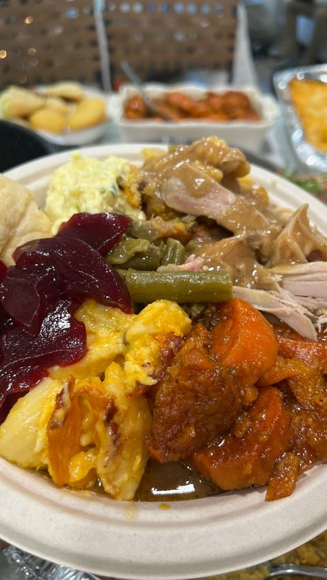 Thanksgiving Plates Soul Food, Thanksgiving Food Table, Cooking Soul Food, Cooking Thanksgiving Dinner, Friendsgiving Food, Thanksgiving Plates, Drink Aesthetic, Food Plate, Soul Food Dinner