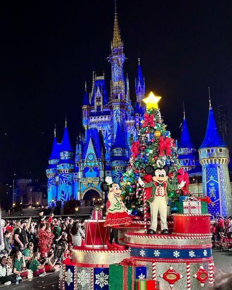 🎅🏼🎄 We’re officially Halfway to the Holidays! 🎄🎅🏼 ☃️ Here’s a quick roundup of the most important Disney World announcements: 🌟 Magic Kingdom: Mickey’s Very Merry Christmas Party returns select nights from Nov 8-Dec 20. Resort guests can purchase tickets on July 2, and all other guests can purchase starting July 10. 🌟 Hollywood Studios: Jollywood Nights returns select nights from Nov 9-Dec 21, featuring a new ice skating spectacular show! Resort guests can purchase tickets on July 2, and a... Christmas Disney World, Jollywood Nights, Magic Kingdom Christmas, Animal Puppets, Disney World Christmas, Disney World Vacation Planning, Very Merry Christmas Party, Christmas Pics, Winter Woodland