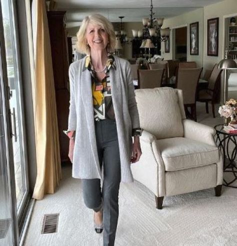 Women Over 60 Fashion Classy, Over 60 Fashion Classy, 70 Year Old Women Fashion, Over 70 Womens Fashion, Fashion For Women Over 60 Outfits, How To Dress In Your 70's, Mode Over 50, Clothes For Women Over 60, 70 Year Old Women