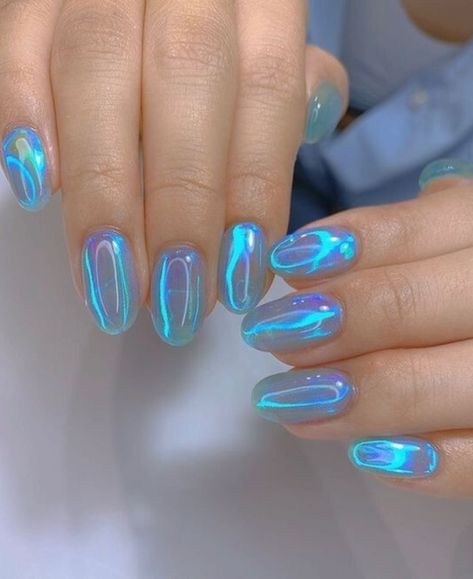 Discover 26 Short Acrylic Nails – Trendy & Chic Designs for 2024! Blue Iridescent Nails, Iridescent Nails, Playful Art, Aurora Nails, Easy Backdrops, Nail Envy, Sparkle Nails, Gradient Nails, Short Acrylic