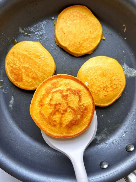 Pumpkin Cottage Cheese Pancakes - rachLmansfield Pumpkin Cottage Cheese, Cottage Cheese Pumpkin, Cottage Cheese Protein Pancakes, Pumpkin Cottage, Cottage Cheese Desserts, Fall Recipes Breakfast, Pumpkin Delight, Pumpkin Cream Cheese Muffins, Cottage Cheese Pancakes