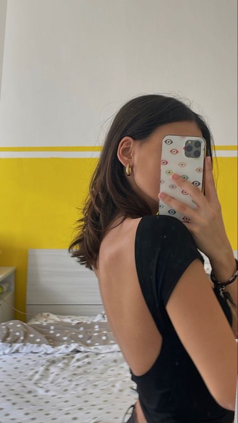 Diy Backless Tshirt, Backless Shirt Outfit, Backless T Shirt, Diy Backless, Backless Outfits, Shirt Outfit Summer, Backless Shirt, Fashion Tiktok, Europe Outfits