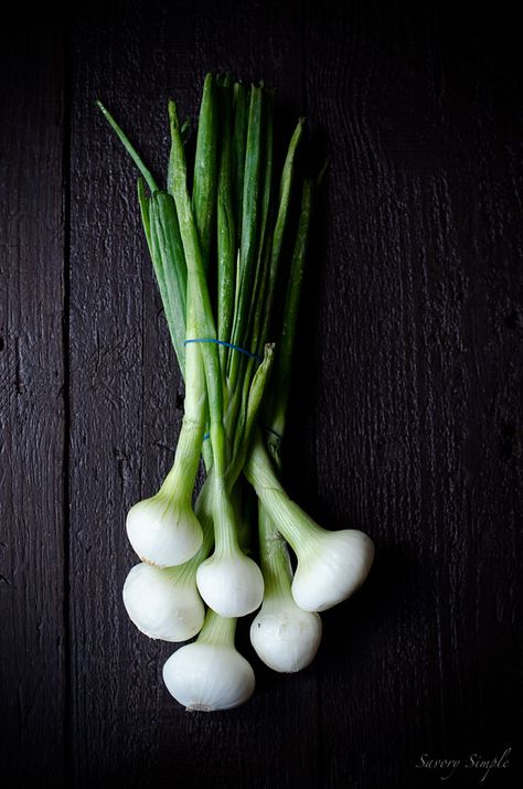 Vegetables Photography, Dark Food Photography, Panzanella Salad, Simple Nutrition, Fruit Photography, The Onion, Beautiful Fruits, Photography Food, Food Photography Styling