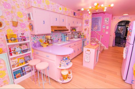 Pastel Pop Aesthetic, Iris Cabin, Preppy House, Cow Outfits, Cool Room Decor, Pastel Home Decor, Bouncy House, Pastel House, Cute Room Ideas