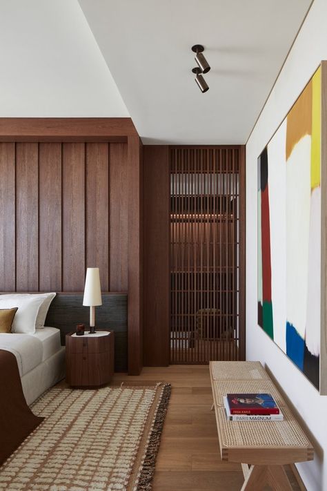 1403 | Studio M — Oculis Project Wooden Paneling, Scandi Japandi, Built In Bench Seating, Bold Abstract Art, Bold Bedroom, Japandi Bedroom, Minimalistic Interior, Japandi Design, Serene Bedroom