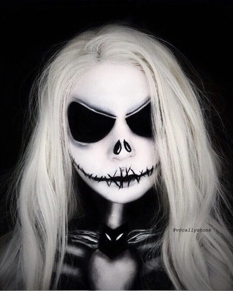 Nova on Instagram: “✖️🎃• PUMPKIN KWEEN •🎃✖️ • 23/31 Genderbent Jack Skellington, seen a lot of artists do this but I got the idea from @voodoobarbiedoll and…” Trucco Glam, Skeleton Face Paint, Makeup Zombie, Look Halloween, Halloween Makeup Look, Fantasy Make-up, Halloweenský Makeup, Halloween Make-up Looks, Paint Makeup