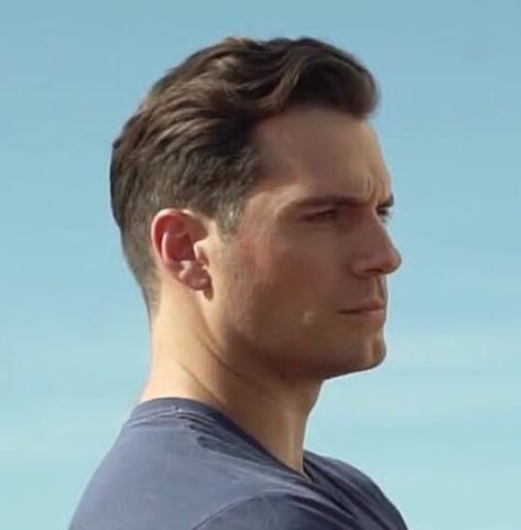 Henry Cavill Short Hair, Henry Cavill Fashion, Classic Men Hairstyle, Classic Man Haircut, Mens Clean Haircut, Men’s Haircuts For Straight Hair, Henry Cavill Hair, Henry Cavill Hairstyle, Henry Cavill Haircut