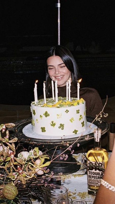 Happy Birthday Kenny, Kylie Jenner Birthday Cake, Kendall Jenner Ig, Kendall Jenner Birthday, Kendall Jenner Pics, Kendall Birthday, Kylie Jenner Birthday, Kendall Jenner Video, Estilo Kylie Jenner