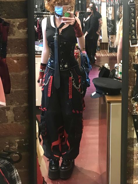 Corset Punk Outfit, Corset Emo Outfit, Emo Pants Outfit, Tripp Pants Outfit Aesthetic, Extreme Goth Outfits, Tripp Pants Aesthetic, Tripp Pants Outfit Ideas, Punk Red Outfit, Emo Punk Outfits 2000s