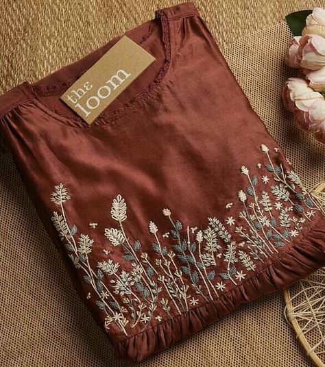 Kurta Embroidery, Sulaman Pita, Embroidery Stitches Beginner, Clothes Embroidery Diy, Embroidery On Kurtis, Kurti Embroidery Design, Hand Embroidery Patterns Flowers, Hand Embroidery Videos, Diy Embroidery Patterns