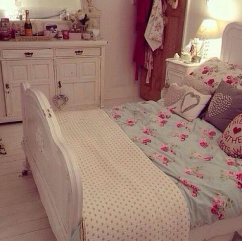 Love this Tumblr Rooms, Girly Room, Shabby Chic Bedrooms, Cute Room Ideas, Pretty Room, Chic Bedroom, House Room, Dream Rooms, Dream Bedroom