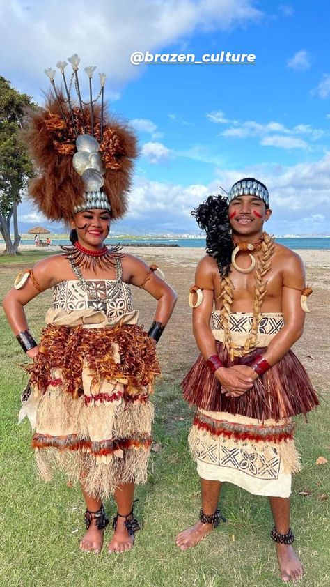 Polynesian Clothing Traditional, Traditional Samoan Clothing, Polynesian Gods, Pasifika Art, Maori Clothing, Polynesian Clothing, Samoan Clothing, Island Wedding Dresses, Samoan Culture