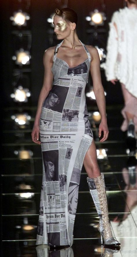 Christian Dior by John Galliano, Ready-to-wear Fall 2000 show. Creative Dresses, Newspaper Print Dress, Newspaper Fashion, Carrie Bradshaw Outfits, Newspaper Dress, Galliano Dior, Recycled Outfits, Recycled Dress, Newspaper Print