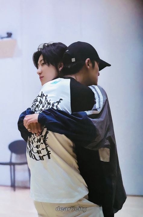 Minghao And Mingyu, Mingyu And Minghao, Best Hug, Seventeen Going Seventeen, Going Seventeen, Seventeen Album, Mingyu Seventeen, Light Of My Life, Pledis Entertainment