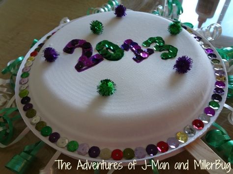 Blog post at The Adventures of J-Man and Millerbug : We're getting ready for New Year's Eve in our house and that means it's time for some arts and crafts!  Today we made our very own noise ma[..] Paper Plate Noise Maker, New Years Party Ideas, News Years Crafts For Kids, New Year's Eve Crafts, Kids New Years Eve, Noise Maker, Party Poppers, New Year's Crafts, Nye Party