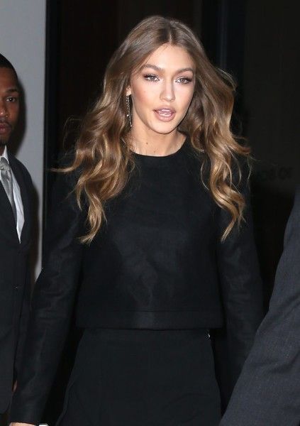 Gigi Hadid Balayage, Gigi Hadid Golden Hair, Gigi Hadid Natural Hair, Gigi Hadid Dark Hair, Gigi Ha Did Hair, Gigi Hadid Color Palette, Gigi Hadid Dark Blonde Hair, Gigi Hadid Soft Autumn, Gigi Hadid Hair Brown